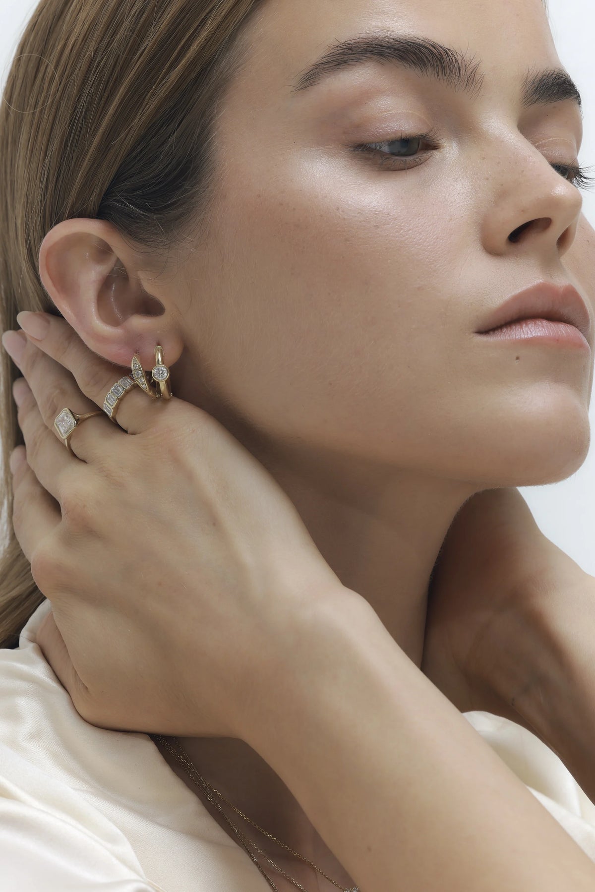 ALICE WHITE DIAMOND EARRING