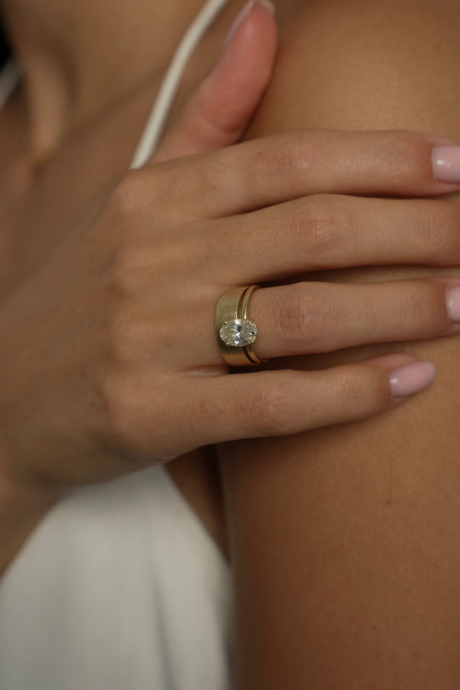 THICK ROUGH WEDDING RING 6 MM, Styled