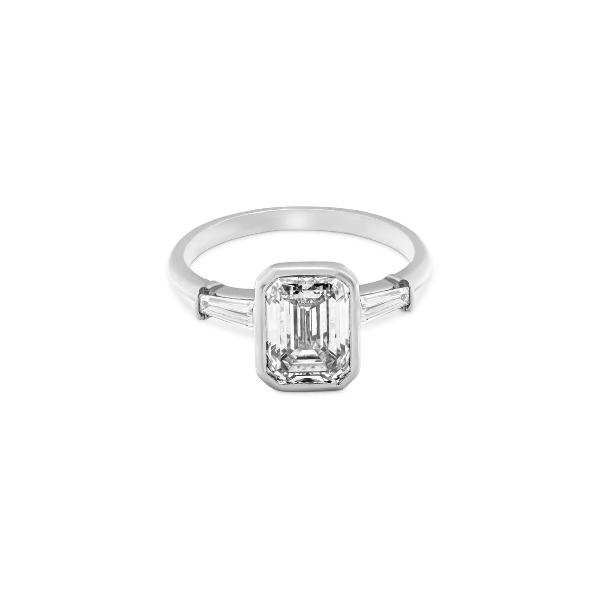 EMERALD & TAPERED BAGUETTE RING