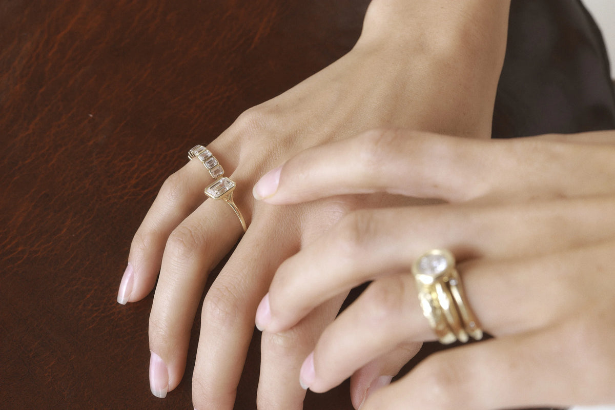 EMERALD ECHO RING