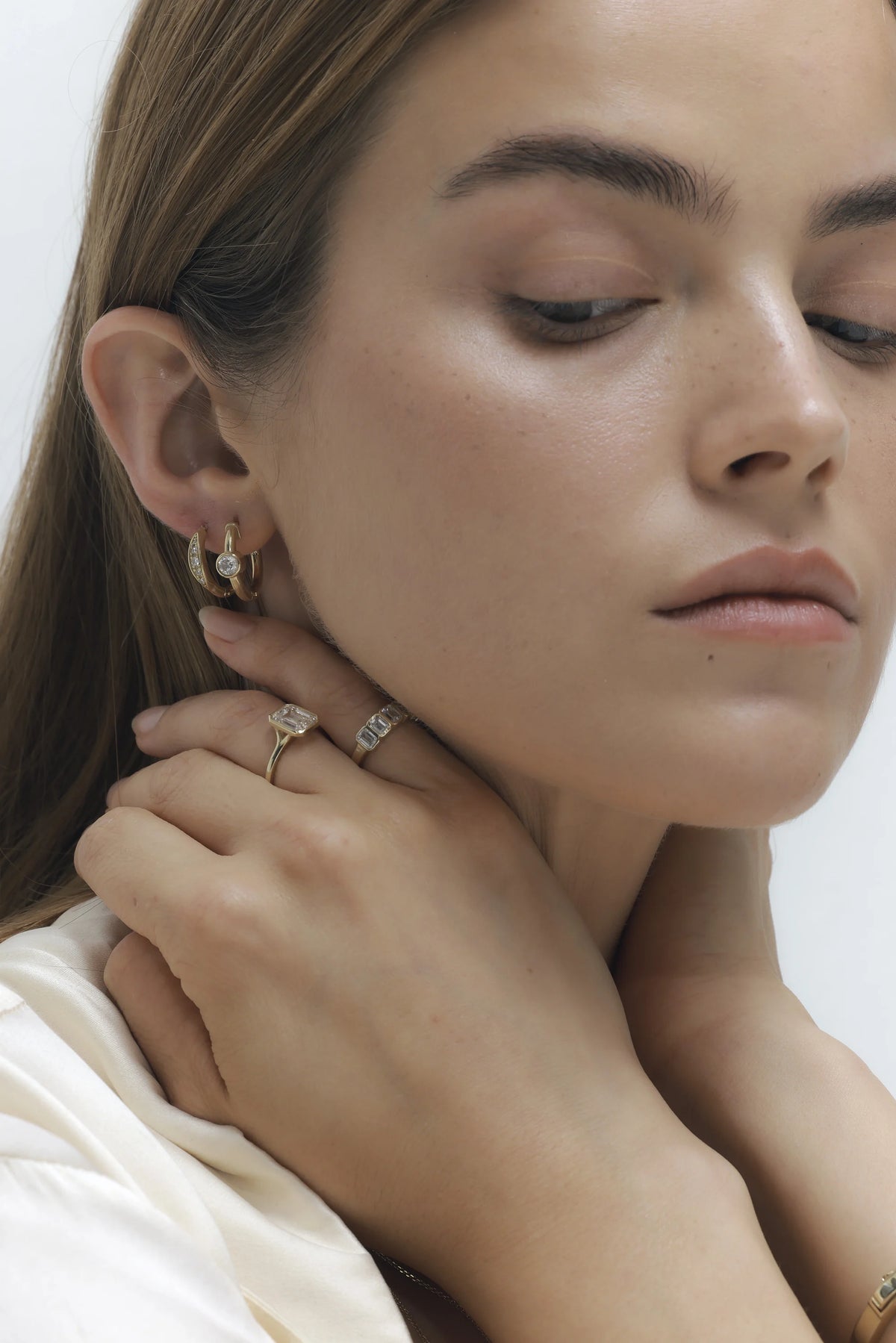 ALICE WHITE DIAMOND EARRING