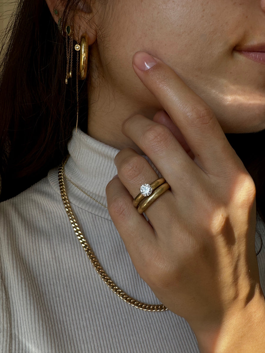 CLASSIC WEDDING RING, Styled