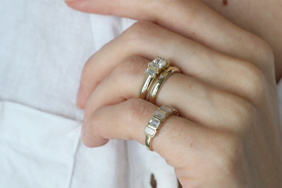 EMERALD ECHO RING, Styled