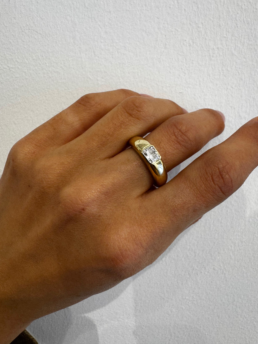 NINA RADIANT RING, Styled
