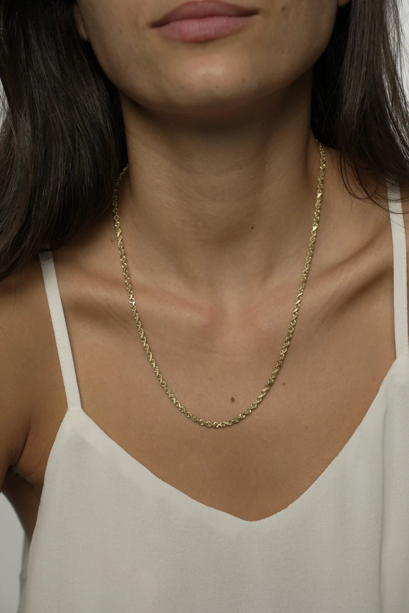 COIL CHAIN NECKLACE, Model, Hover