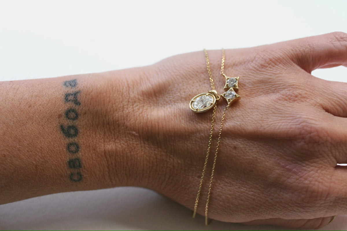 OVAL MUSE NECKLACE