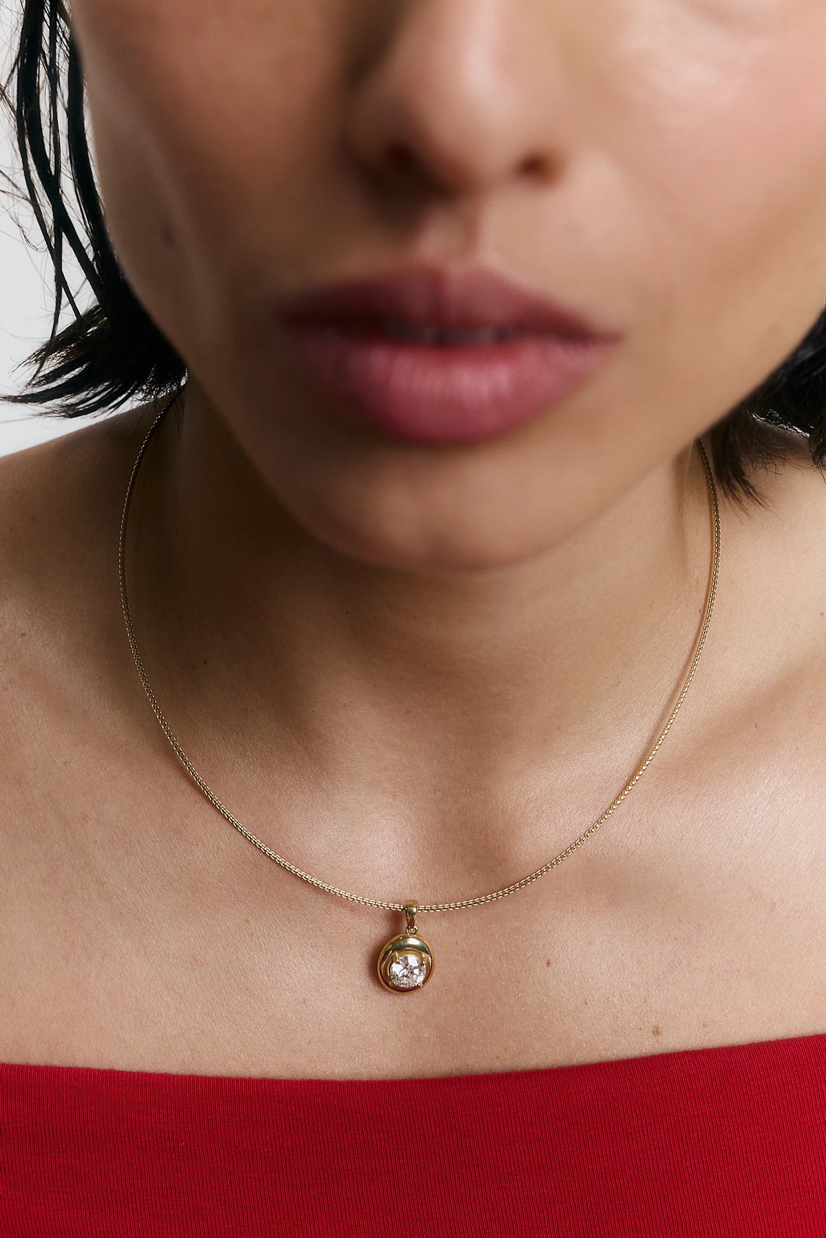 HALO VERTICAL NECKLACE