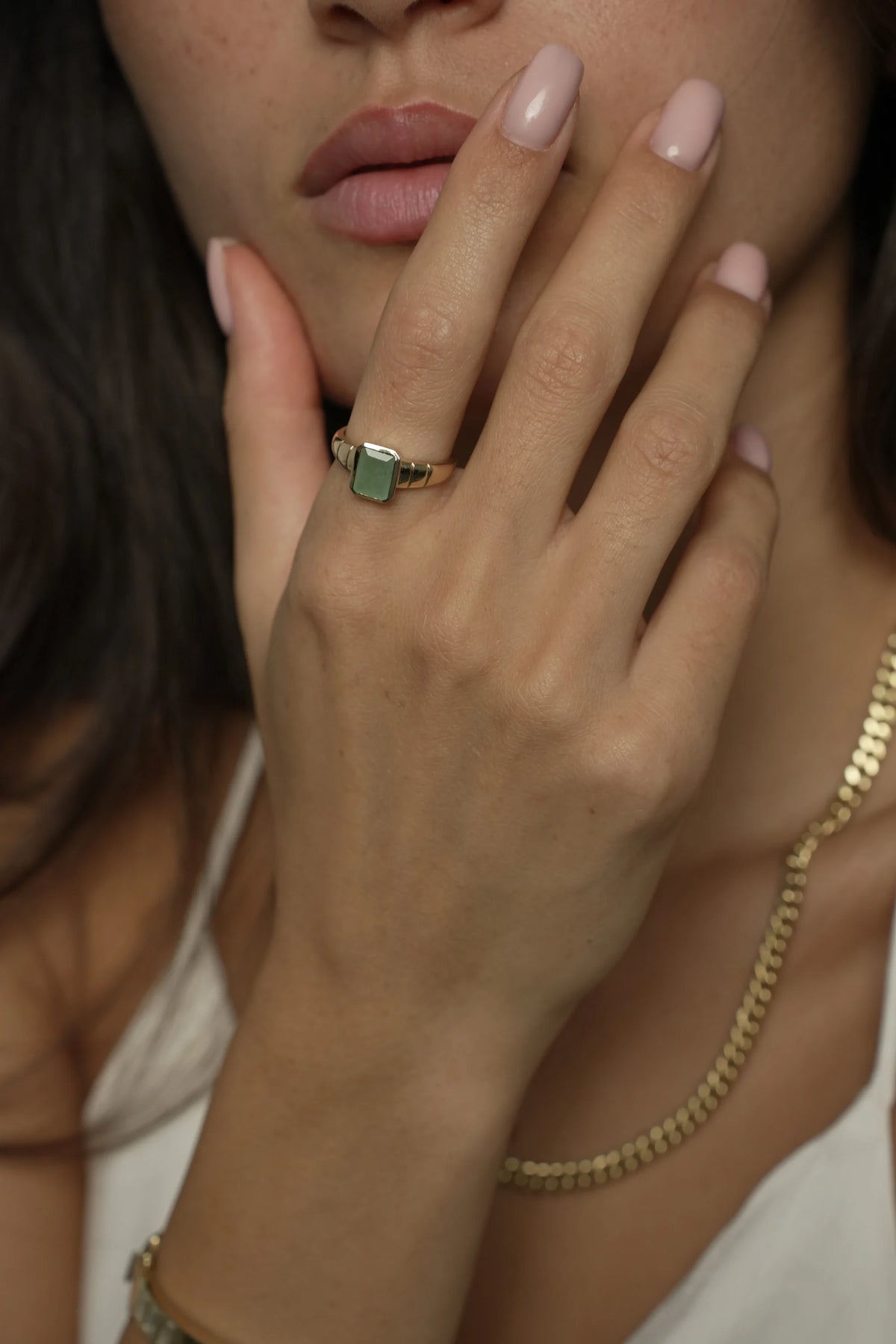 AMOR NATURAL EMERALD RING