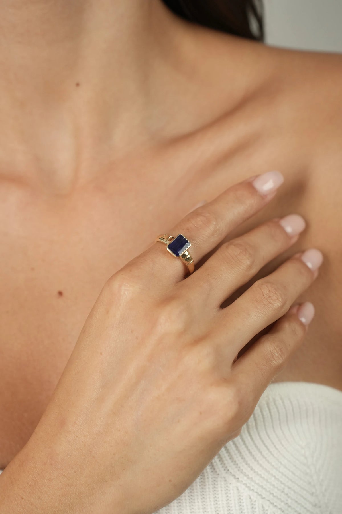 AMOR SAPPHIRE RING