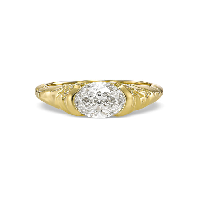 MAJESTY OVAL RING, Packshot, Yellow Gold